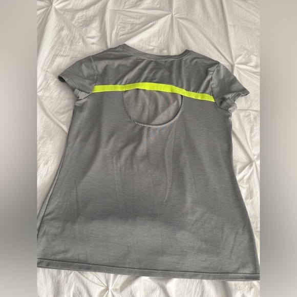 Athleta Shirt Open Back Breathable Stretch Womens S Gray Athleisure Casual EUC - Picture 9 of 16